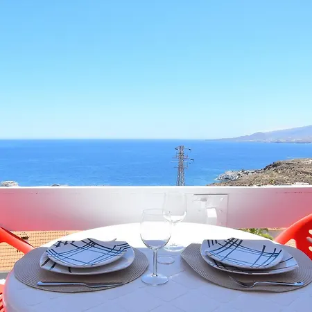 Charming Views & Stylish Apartment *