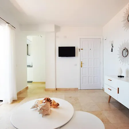 Charming Views & Stylish *