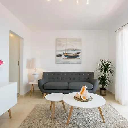 Charming Views & Stylish Apartment *